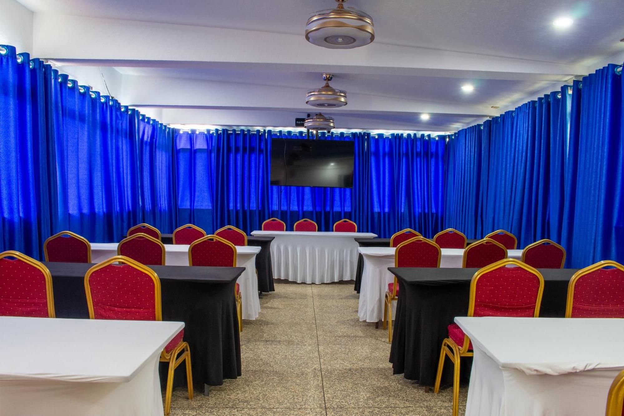 Equine Hotel Ruiru Esterno foto