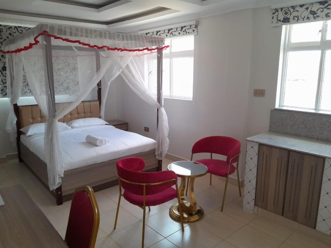 Equine Hotel Ruiru Esterno foto